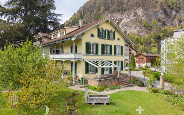 ImmoWyss -  Baulandparzelle in Hotelzone HC mit sep. 2-Familienhaus 4