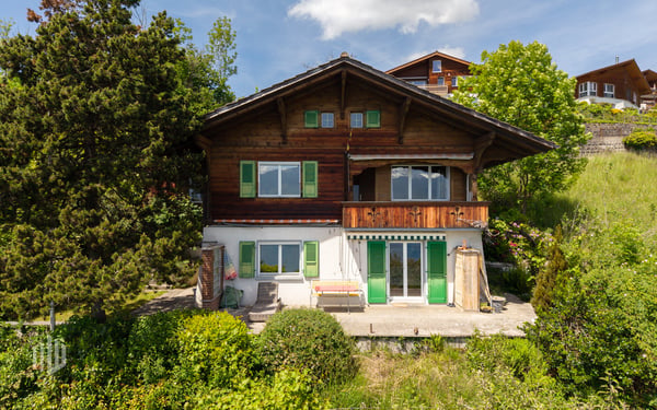 ImmoWyss -  2-Familien-Chalet mit unendlich schöner See- und Bergsicht 1
