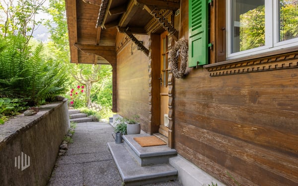 ImmoWyss -  2-Familien-Chalet mit unendlich schöner See- und Bergsicht 3
