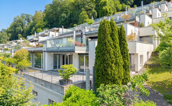 ImmoWyss - Terrassenhaus mit Blick auf Schloss, Stadt und Stockhorn 1