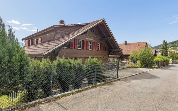 ImmoWyss - Zweifamilienhaus an beliebter Wohnlage in Hilterfingen 2