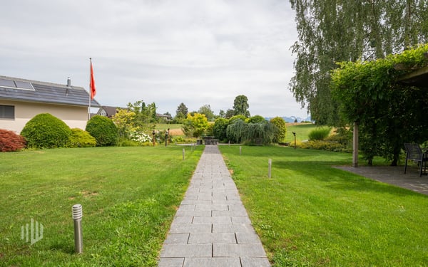 ImmoWyss - Prächtiges Einfamilienhaus mit grosszügigem Gartenparadies 12