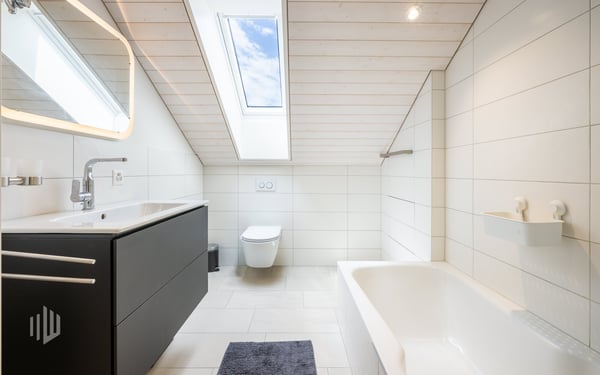 ImmoWyss -  Moderne Dachwohnung mit Galerie und traumhaftem Seeblick 7