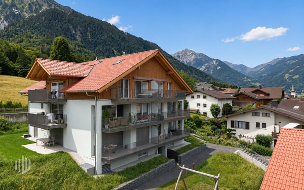 ImmoWyss -  Moderne Dachwohnung mit Galerie und traumhaftem Seeblick 1