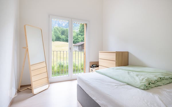 ImmoWyss - Moderne Dachwohnung mit Sicht auf See und Berge in Bönigen 5