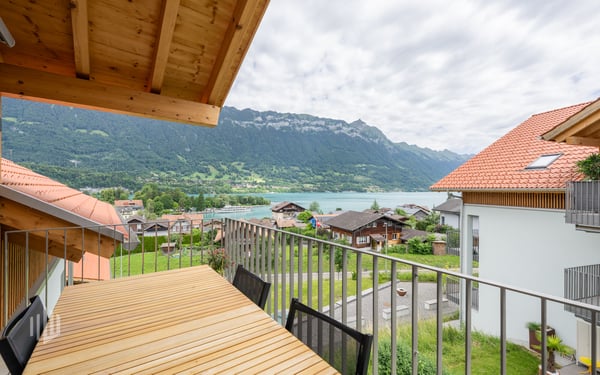 ImmoWyss - Moderne Dachwohnung mit Sicht auf See und Berge in Bönigen 3