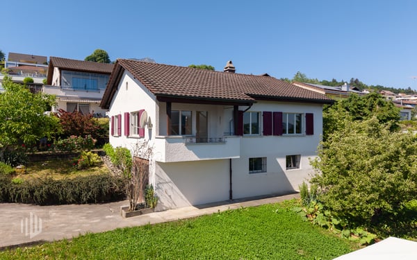 ImmoWyss - Ihr neues Zuhause mit Gestaltungsspielraum und Seesicht 1