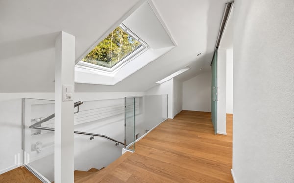 ImmoWyss - Maisonette-Traum mit atemberaubender See- und Bergsicht 11