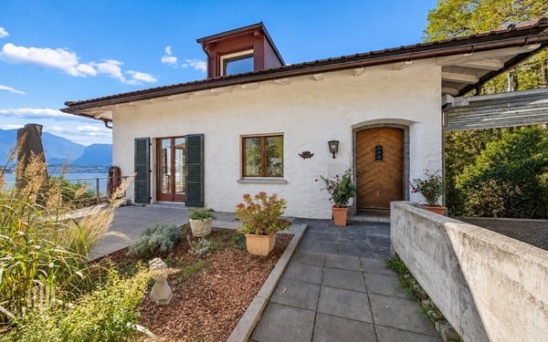 ImmoWyss - Maisonette-Traum mit atemberaubender See- und Bergsicht 2