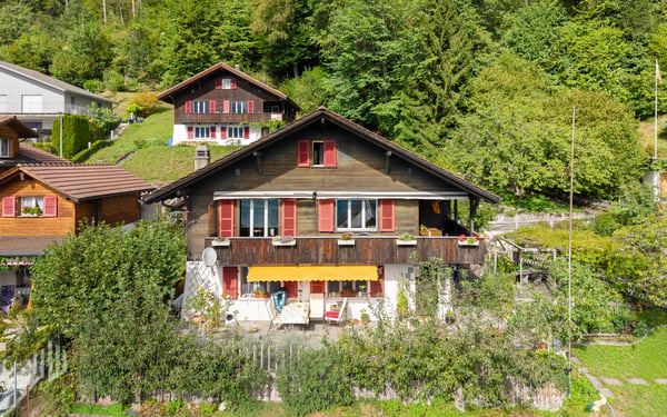 ImmoWyss - Chalet mit Einliegerwohnung an aussichtsreicher Lage 1