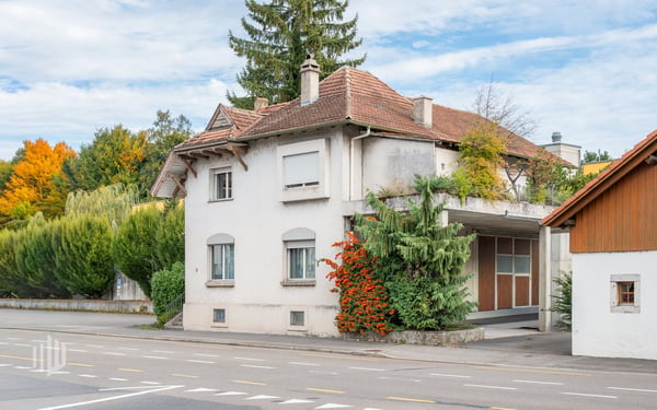 ImmoWyss -  Vielseitiges Zweifamilienhaus mit Weitblick im Gwatt