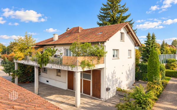 ImmoWyss - Vielseitiges Zweifamilienhaus mit Weitblick im Gwatt 2