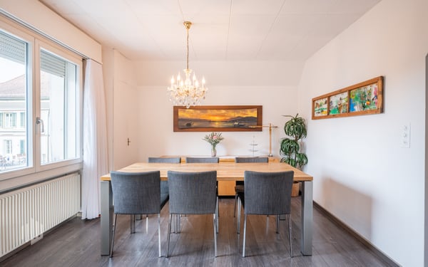 ImmoWyss - Vielseitiges Zweifamilienhaus mit Weitblick im Gwatt 10