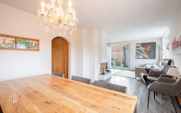 ImmoWyss - Vielseitiges Zweifamilienhaus mit Weitblick im Gwatt 9