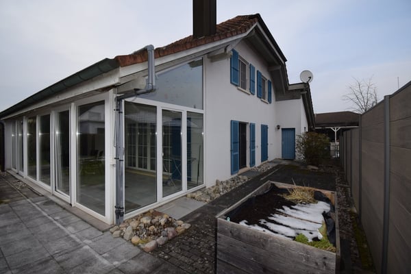 Familienfreundliches 5.5-Zimmer-Einfamilienhaus mit Pool 5