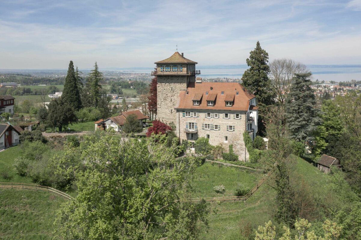 Einzigartiges Wohnen in historischem Gebäude (Schloss Sulzberg) an idyllischer Lage