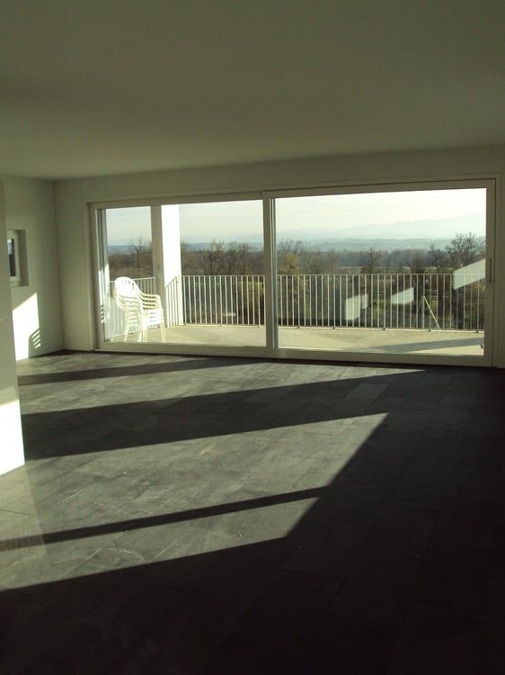 Helle Wohnung mit Balkon und Bergblick 2