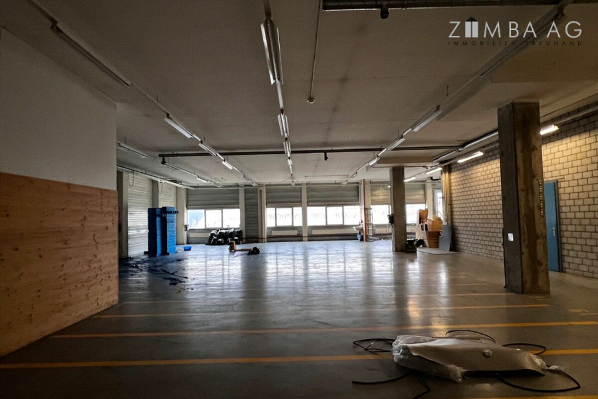 Produktions-/Lagerhalle mit zusätzlichem Büro