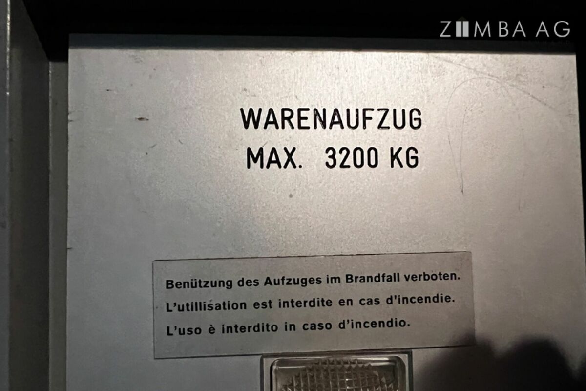 Produktions-/Lagerhalle mit zusätzlichem Büro