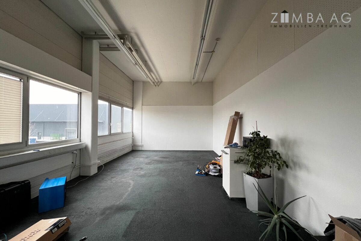 Produktions-/Lagerhalle mit zusätzlichem Büro