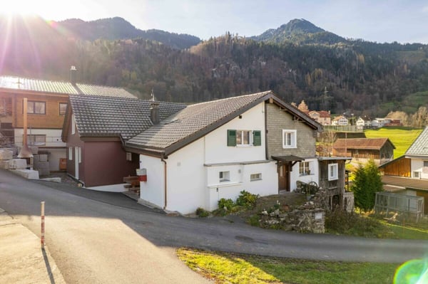 Heimeliger, teilsanierter 1.5 Zimmer-Hausteil zu verkaufen 1