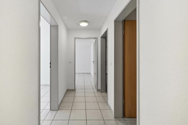 Grosszügige 3.5-Zimmmerwohnung im Erdgeschoss mit Gartensitzplatz und Bergblick 6