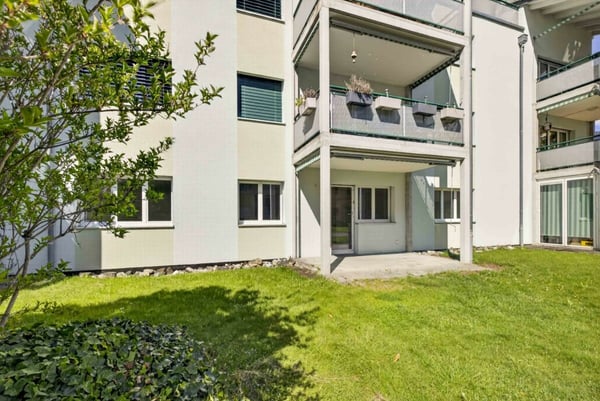 Grosszügige 3.5-Zimmmerwohnung im Erdgeschoss mit Gartensitzplatz und Bergblick 11
