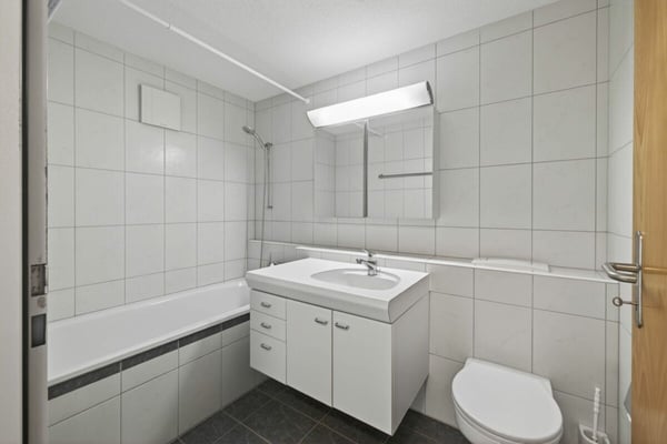 Grosszügige 3.5-Zimmmerwohnung im Erdgeschoss mit Gartensitzplatz und Bergblick 9
