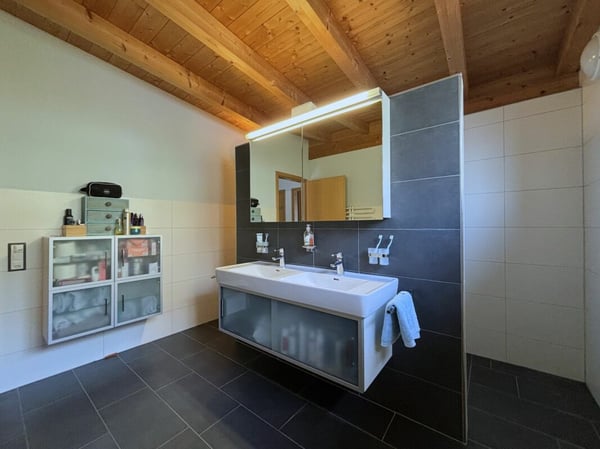 Attraktives 6.5 Zimmer-Doppeleinfamilienhaus mit Garten und Aussicht 17
