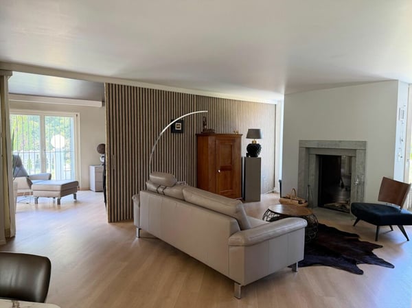 Hochwertige 2.5-Zimmerwohnung mit Terrasse und herrlichem Schlossblick 2