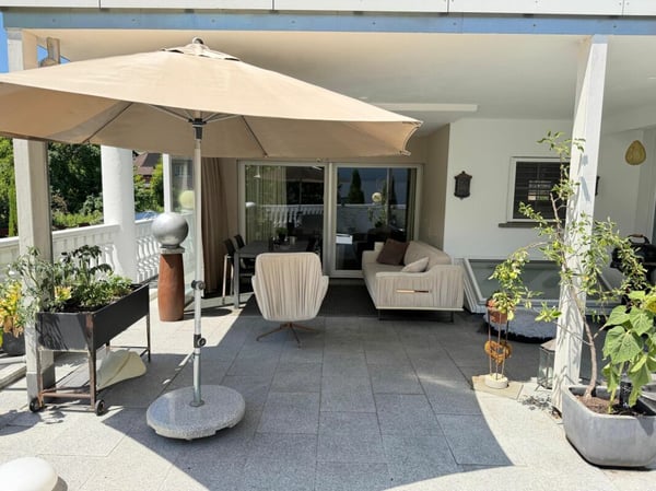 Hochwertige 2.5-Zimmerwohnung mit Terrasse und herrlichem Schlossblick 11