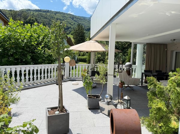 Hochwertige 2.5-Zimmerwohnung mit Terrasse und herrlichem Schlossblick 10
