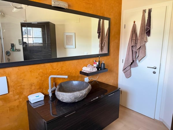 Hochwertige 2.5-Zimmerwohnung mit Terrasse und herrlichem Schlossblick 9