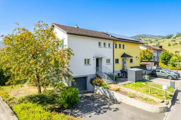 Charmantes Doppeleinfamilienhaus an ruhiger Lage mit Weitsicht 2