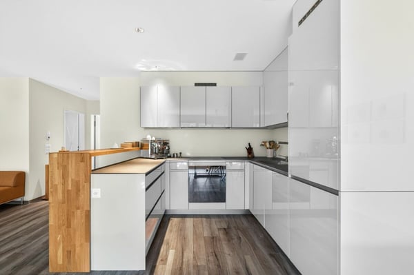 Wohnen mit Weitsicht - hochwertige 3.5-Zimmerwohnung (zweitwohnungstauglich) mit Balkon und Terrasse 5