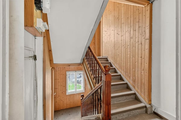 Das Raumwunder im Taminatal: 9-Zimmer Haus mit viel Potenzial 8