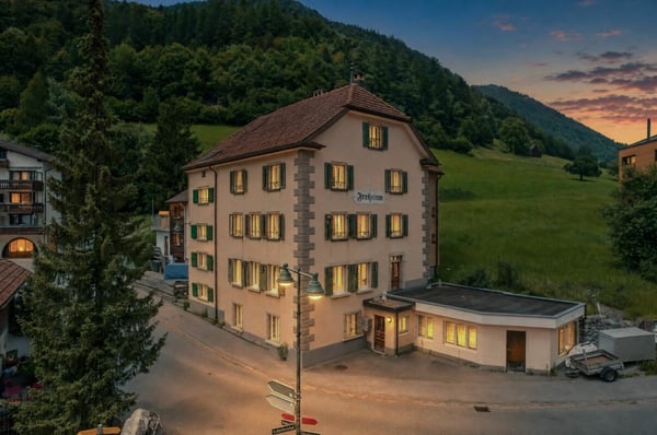 Das Raumwunder im Taminatal: 9-Zimmer Haus mit viel Potenzial 2