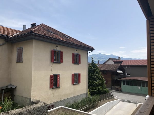 moderne 3.5-Zi. Wohnung im idyllischen Seewis 12