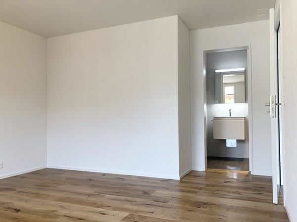 moderne 3.5-Zi. Wohnung im idyllischen Seewis 7