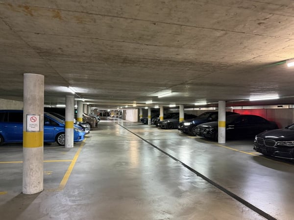 Attraktive Tiefgaragenplätze mit optimaler Verkehrsanbindung in Haag 2