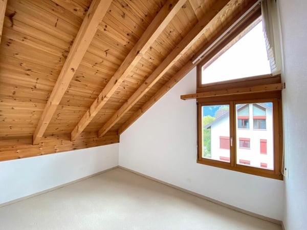 Charmante und helle 4.5-Zimmer-Dachwohnung an ruhiger Lage im Werdenberg 7