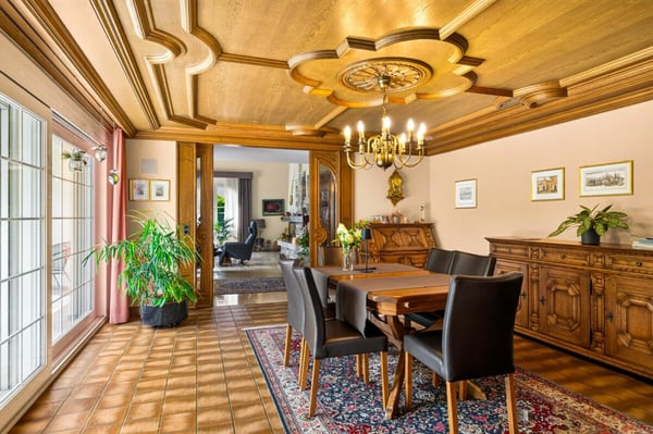 Ein Zuhause der besonderen Art - charmantes 7.5-Zimmer Einfamilienhaus mit Gartenidylle 5