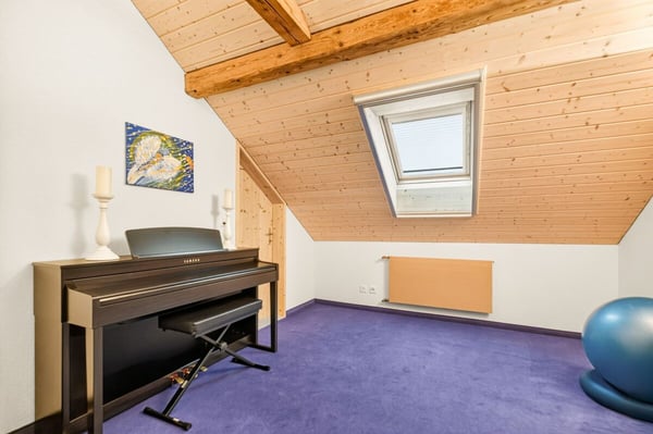 Ruhig gelegenes Einfamilienhaus mit vorbereiteter Einliegerwohnung, Scheune und traumhaften Garten 13