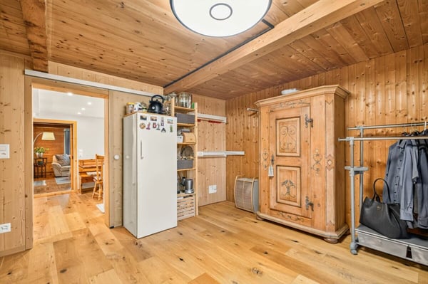 Ruhig gelegenes Einfamilienhaus mit vorbereiteter Einliegerwohnung, Scheune und traumhaften Garten 9