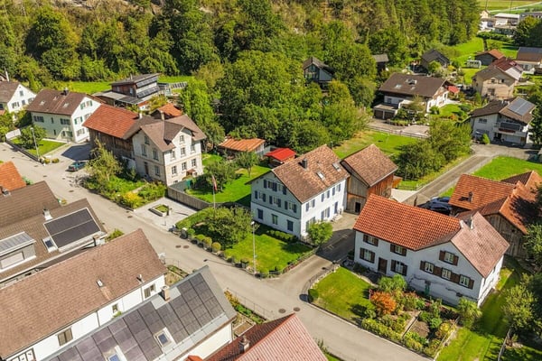 Ruhig gelegenes Einfamilienhaus mit vorbereiteter Einliegerwohnung, Scheune und traumhaften Garten 36