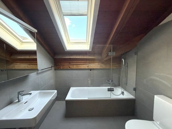 Frisch renovierte 2.5-Zimmer-Dachwohnung in Rüthi SG 2