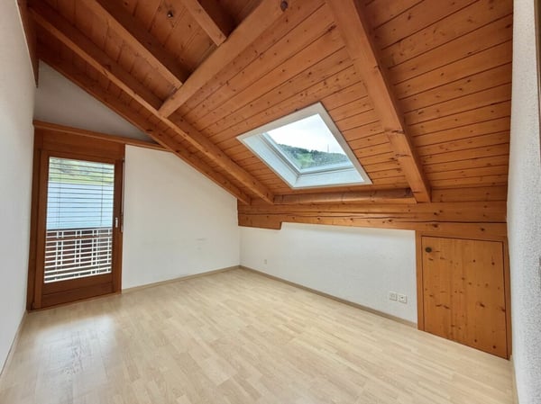 Frisch renovierte 2.5-Zimmer-Dachwohnung in Rüthi SG 3