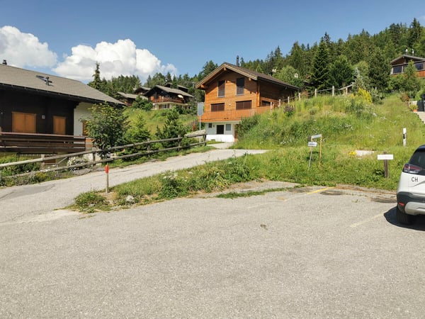 Parkplatz an zentraler Lage in Bürchen (Ferienhauszone) 3