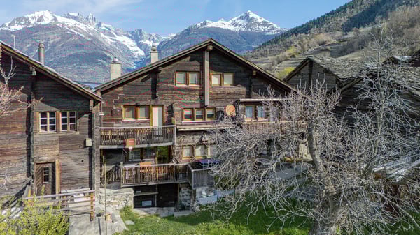 Charmante Wohnung in urchigem Walliser Haus oberhalb Visp 1