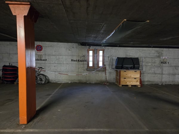 Praktischer Parkplatz in Einstellhalle in Breiten-Mörel 5